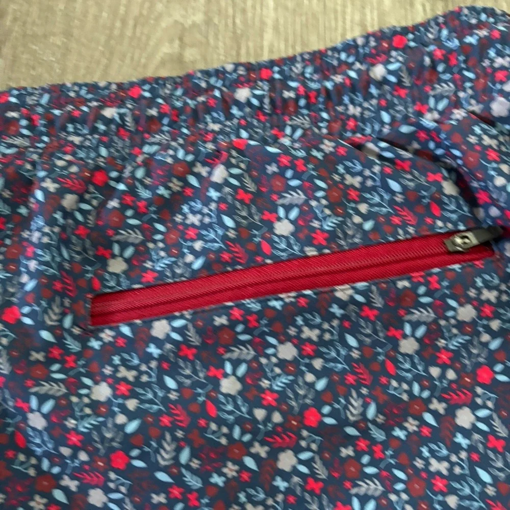 Mugsy Shorts Men's XXL Blue Red Floral Swim Trunks‎ Hybrid Athletic Lined Logo